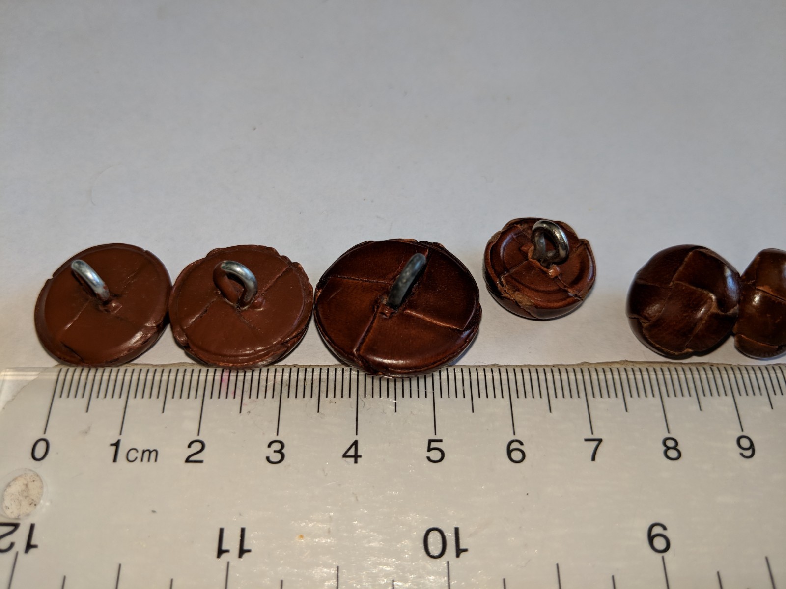 ANTIQUE GENUINE VINTAGE LOT OF BUTTONS OLD BROWN