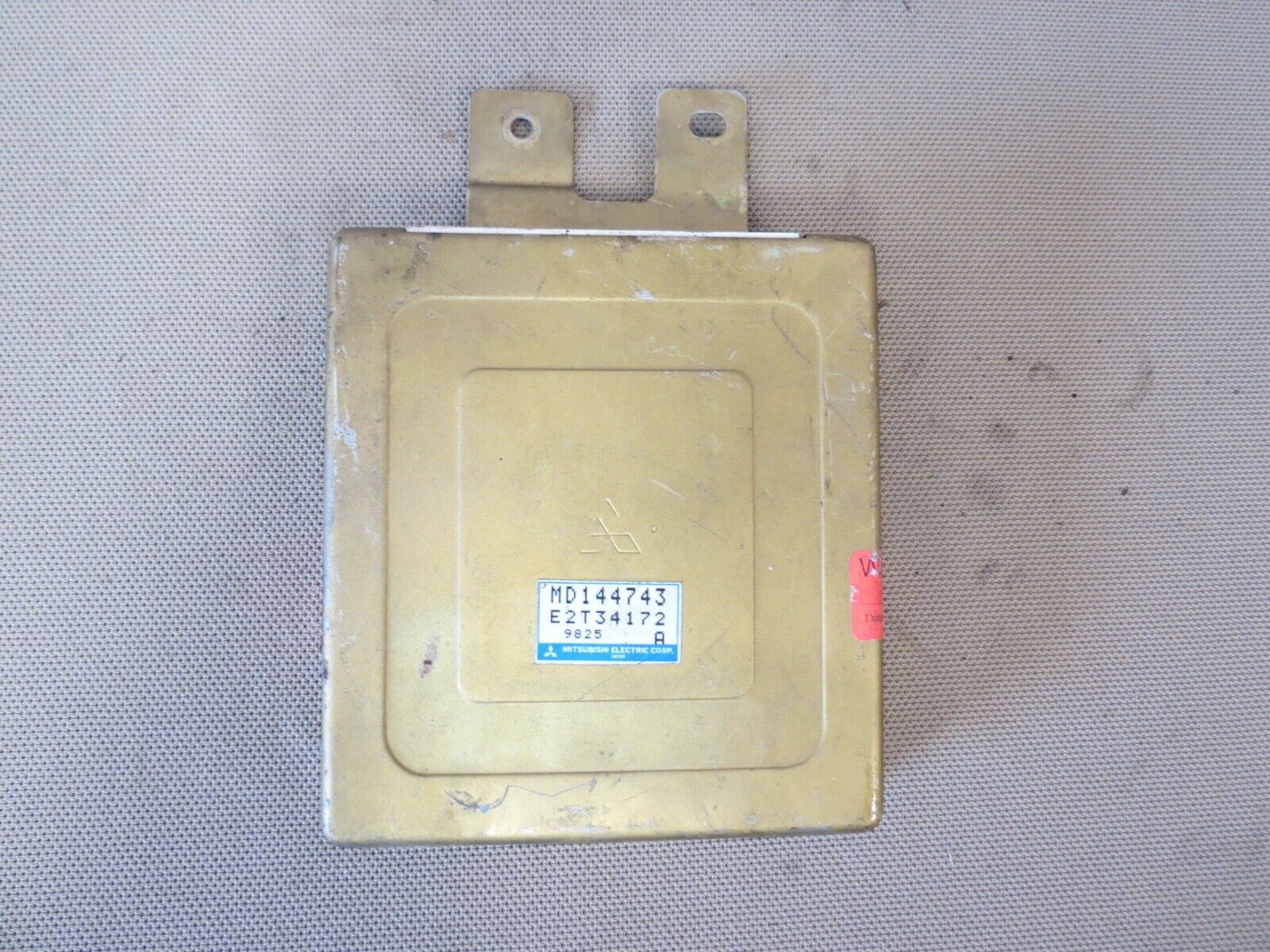 1990 Mitsubishi Mighty Max D50 2.4L Engine Control ECU ECM 1990 Mitsubishi Mighty Max D50 2.4L Engine Control ECU ECM
