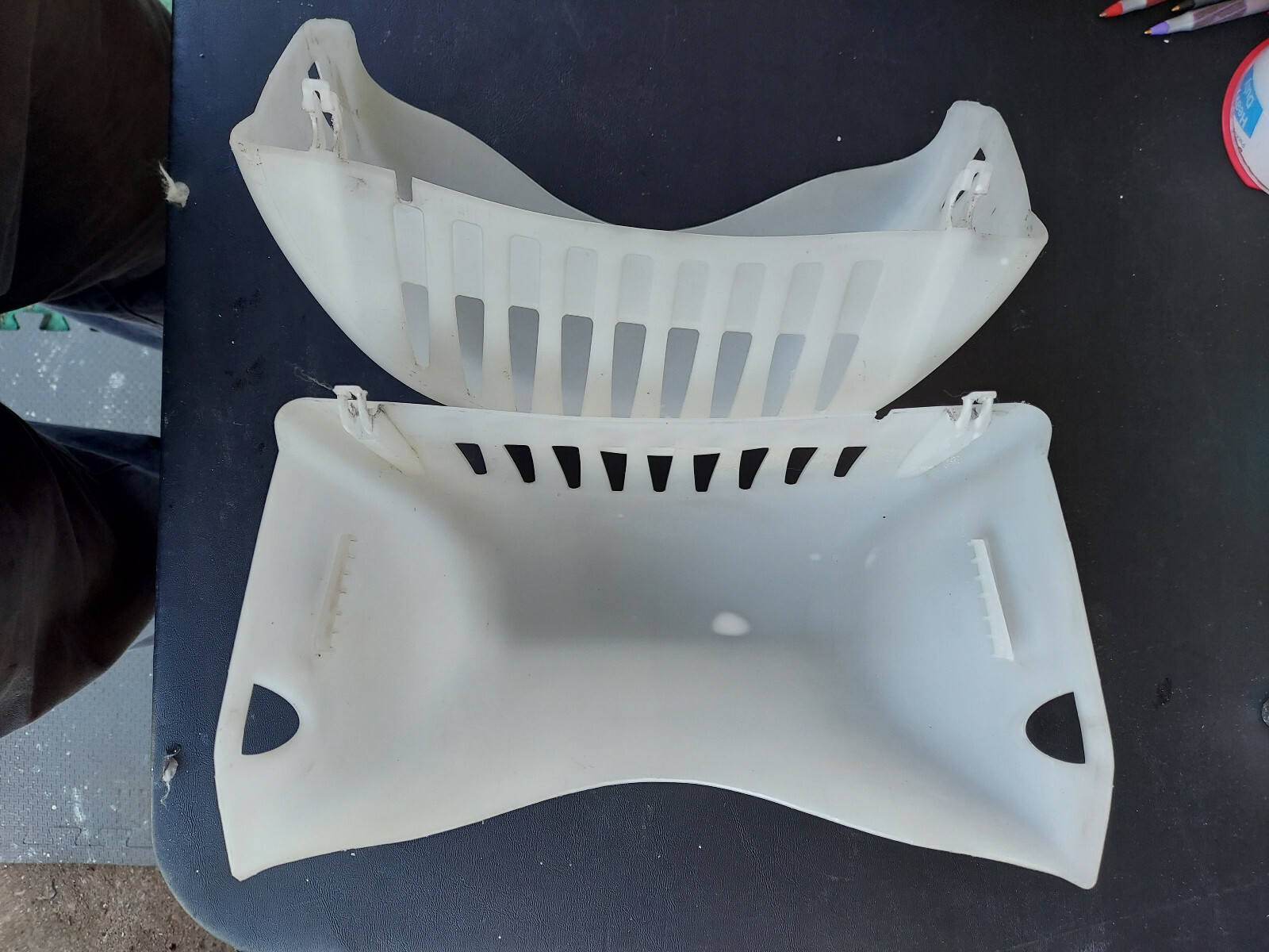 22FF52 PAIR OF GARAGE DOOR OPENER LIGHT COVERS, GENIE