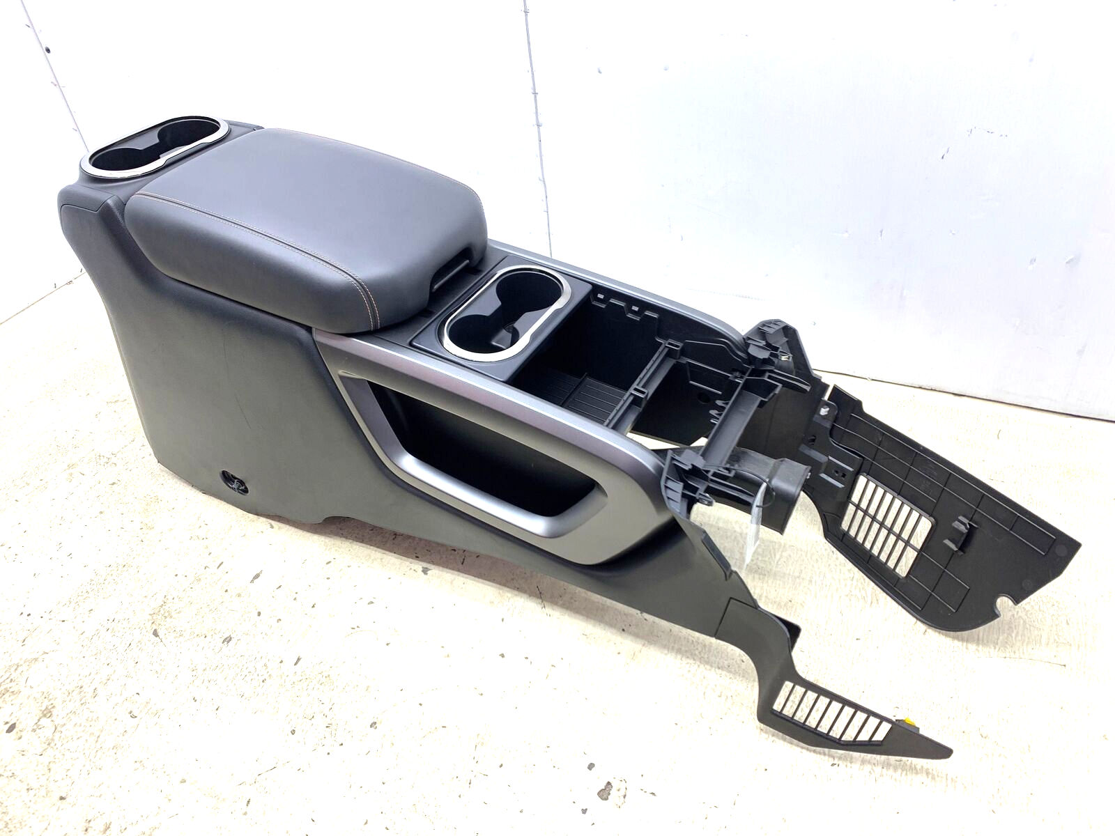 2016 - 2021 NISSAN TITAN XD OEM PLATINUM RESERVE FRONT FLOOR