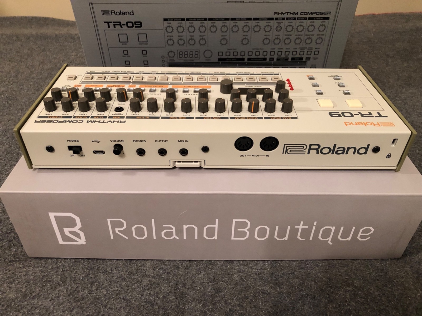 Roland TR-09 Drum Machine Rhythm Composer. Excellent Condition! Barely Used. 909