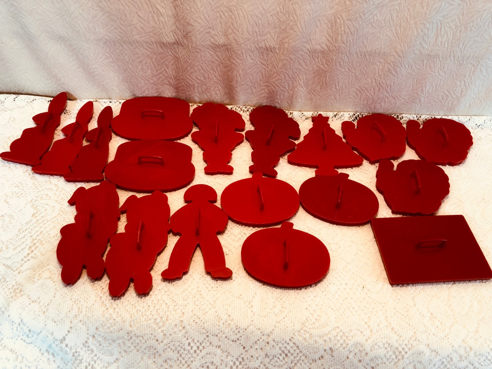 VINTAGE RED COOKIE CUTTERS. SET OF 18