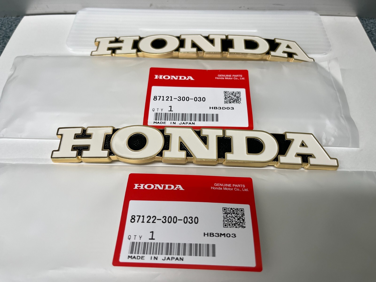 Tosca GL ベル　クランポン旧ロゴ Honda Genuine NOS CB750 CB500 CB550 Tank Emblem 87121-300