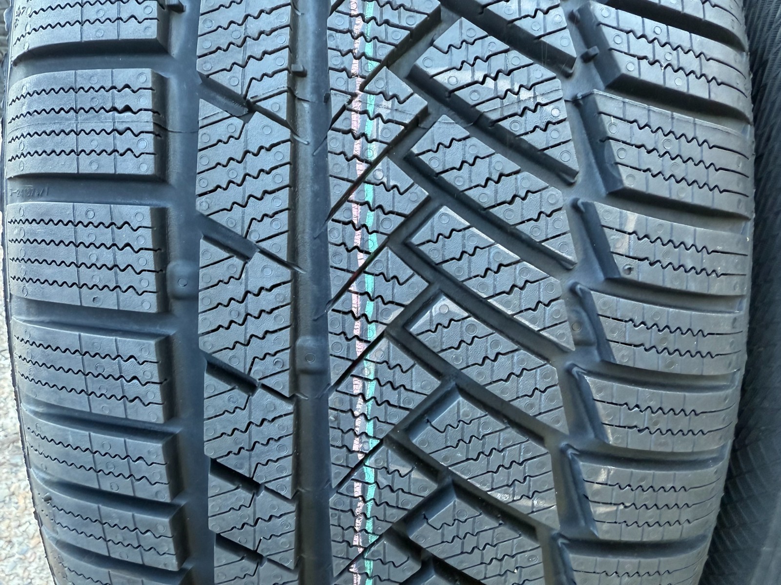 New 255 45 20 Continental, Winter, M+S, 101T, x1 Tyre (F1_tyres) FOB YD276
