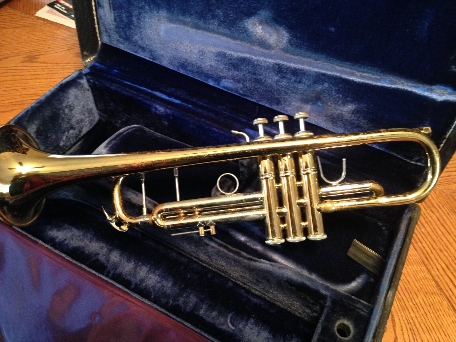 VINTAGE  BACH STRADIVARIUS MODEL 37 TRUMPET  plays like it should nothing stuck