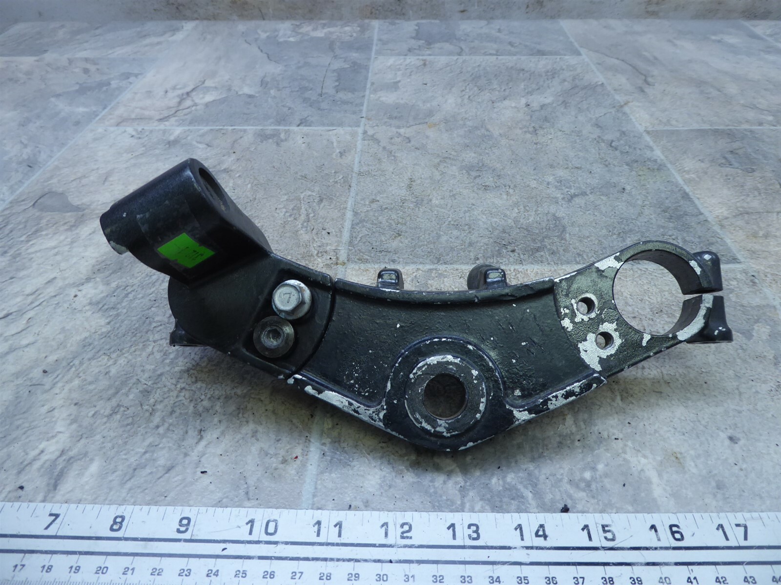 1989 Kawasaki Ninja ZX750 K312-1. triple tree steering stem