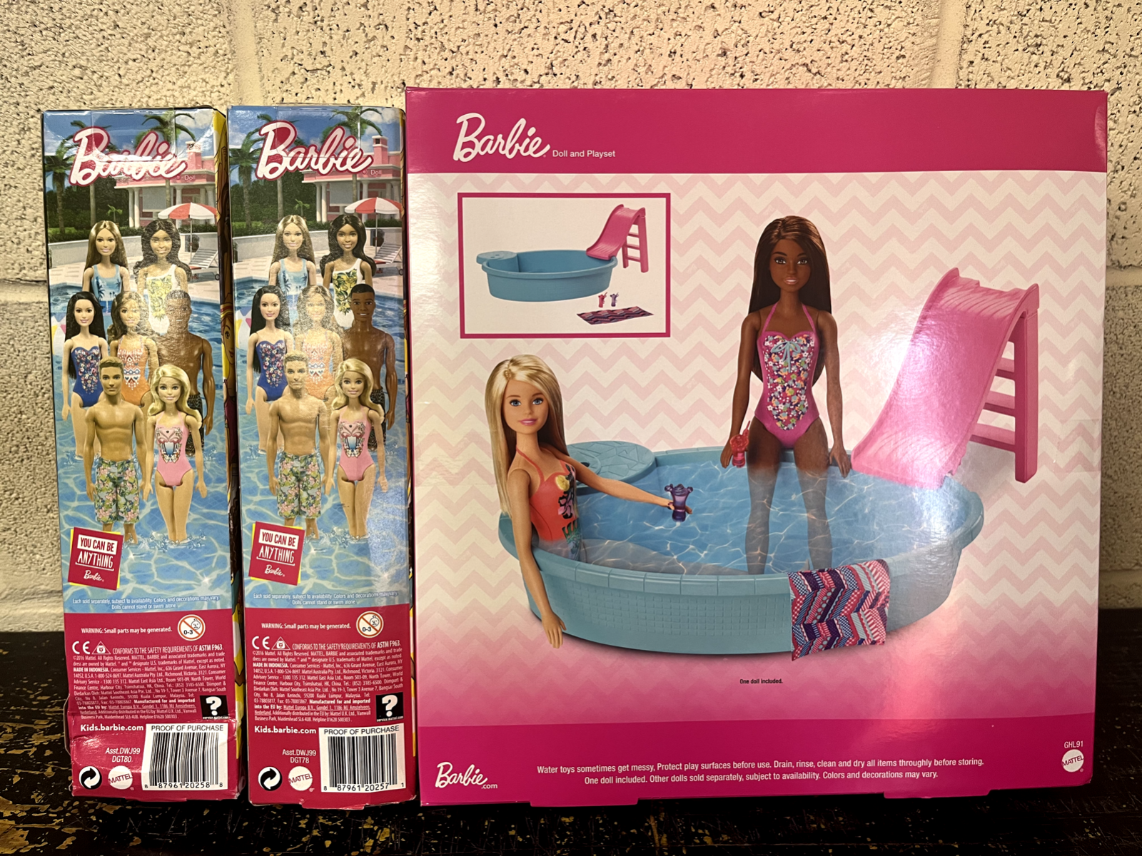 Barbie Pool Set With Two Bonus Barbie Water Play Dolls NEW DAMAGED PACKAGING