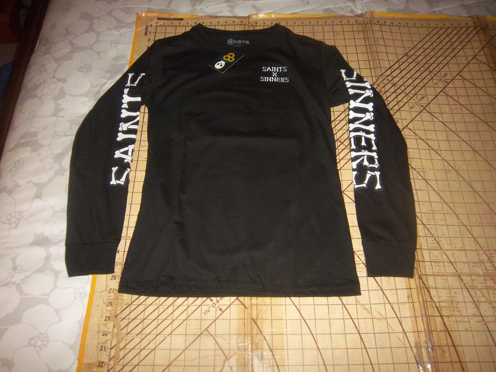 MENS SMALL RGSTR BLACK/MULTICOLORED SAINTS & SINNERS LS T