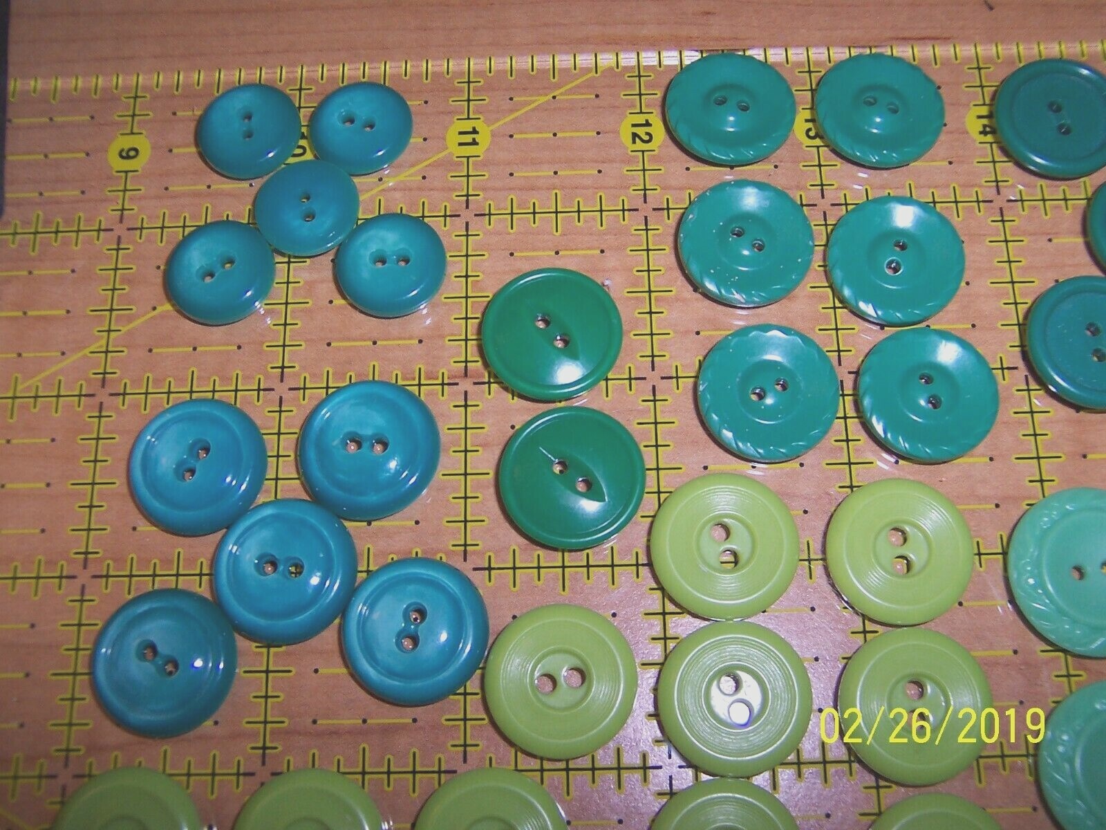 Vintage Lot of 89 Shades of Green & Green/blue Buttons NICE!!