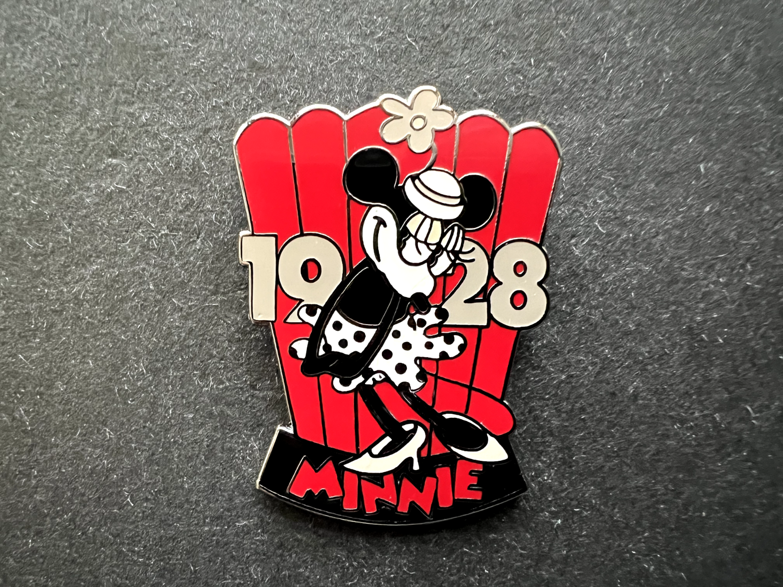 MILLENNIUM　Minnie Disney pin 385 Minnie Mouse Countdown to the Millennium 1928