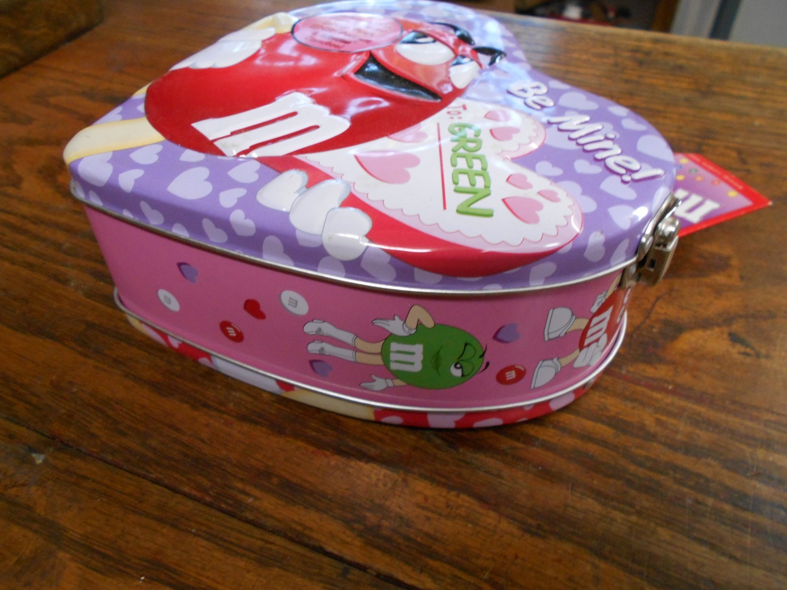 2001 metal Be Mine Valentine M & M storage tin heart w snap closure & handle