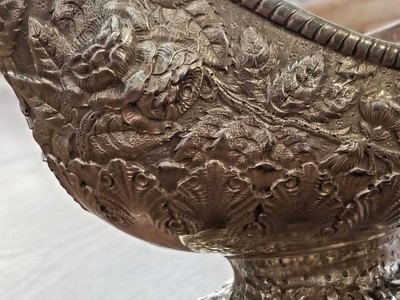 Tiffany Sterling Silver Pair Large GRAVY SAUCE BOAT Floral Repousse RAMS HEADS