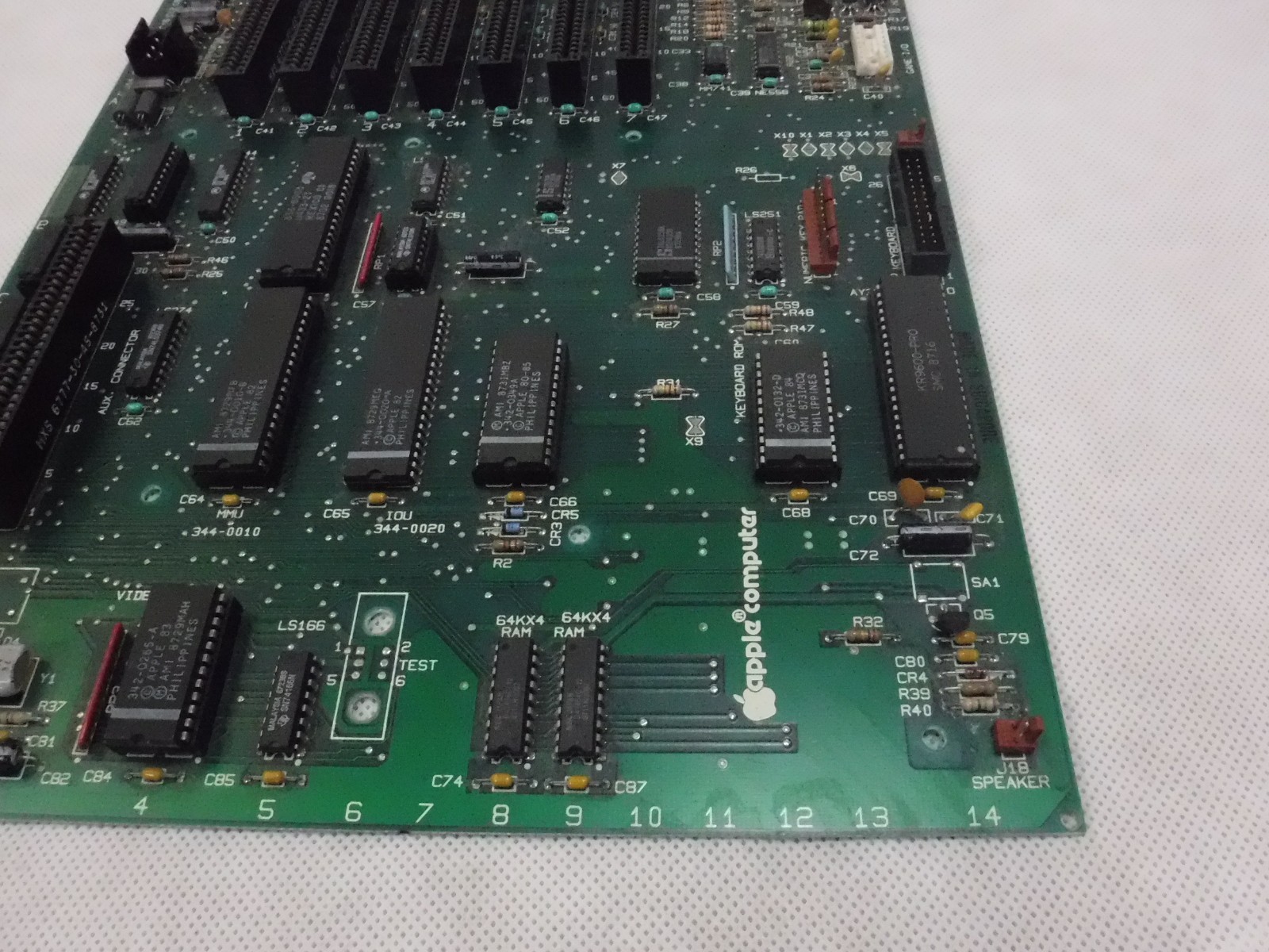 Vintage Apple 2e lle motherboard logic board 1986 820-0087-E 607-0187-E E24