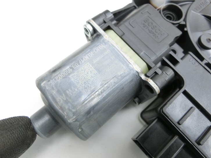 VW Touran II 5T 15-24 Fensterhebermotor Links Hinten VW Touran II 5T 15-24 12.05.2016 5Q0959811A 0130822725... Vorschau 4