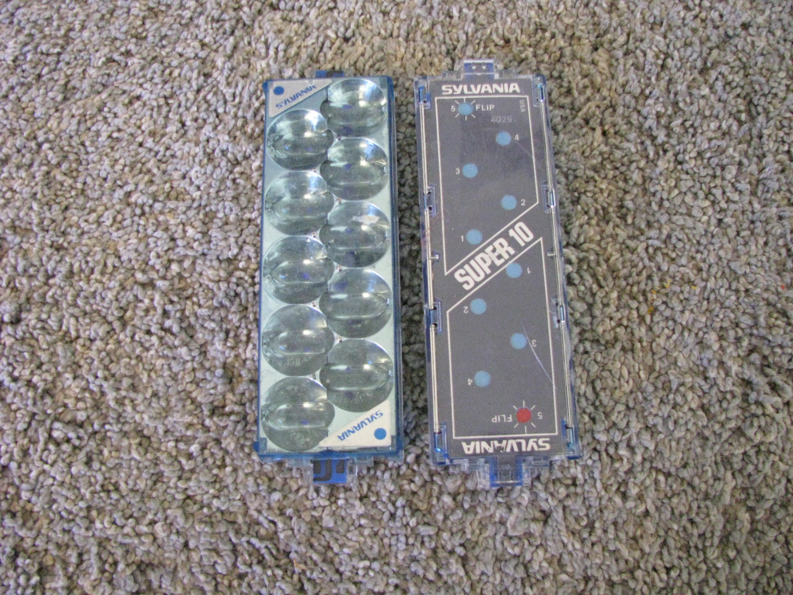VINTAGE MIXED LOT OF CAMERA FLASHBULBS, SYLVANIA, GE, POLAROID