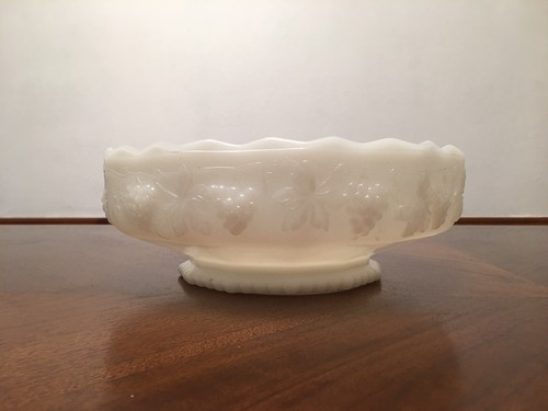 ANCHOR HOCKING FRUIT BOWL, White MILK GLASS w/ GRAPE PATTERN