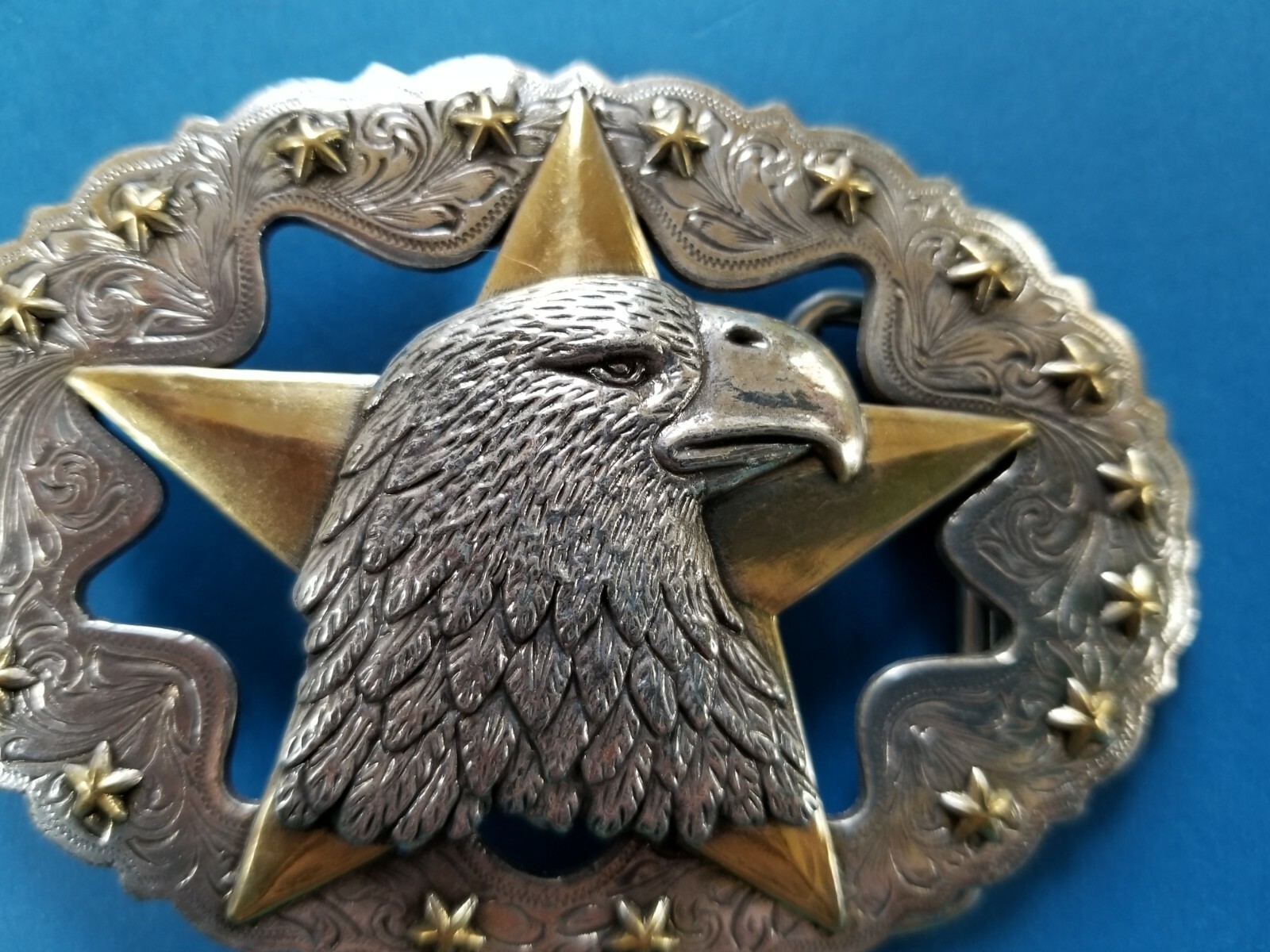 Eagle Head on 5 Point Star Belt Buckle Scrollwork Border Silver and Gold Tones