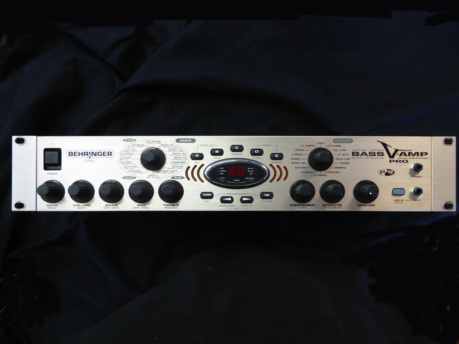 BEHRINGER V-AMP Bass PRO - top Zustand!