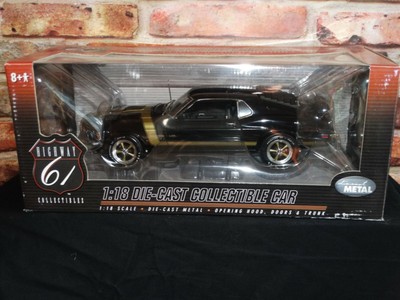 Highway 61 1970 Ford Mustang Boss 302 1:18 Scale Diecast Model Car Black/Gold
