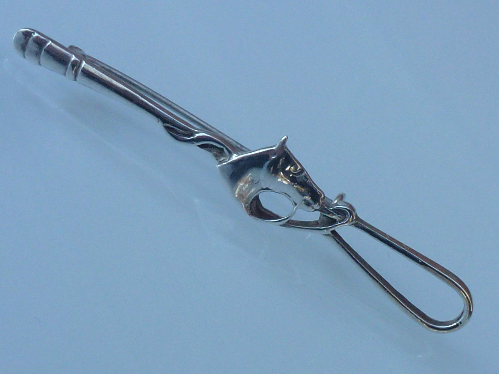 Fine Brooches & Pins without Stone