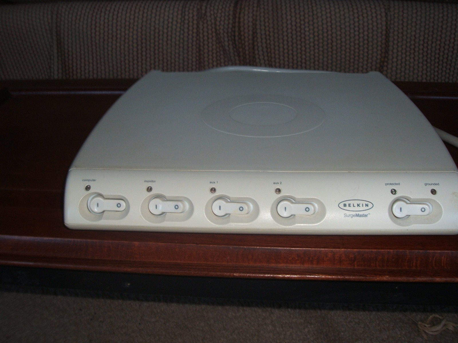 9Belkin F9S520-06 5 Outlet Transient Voltage Surge Suppressor