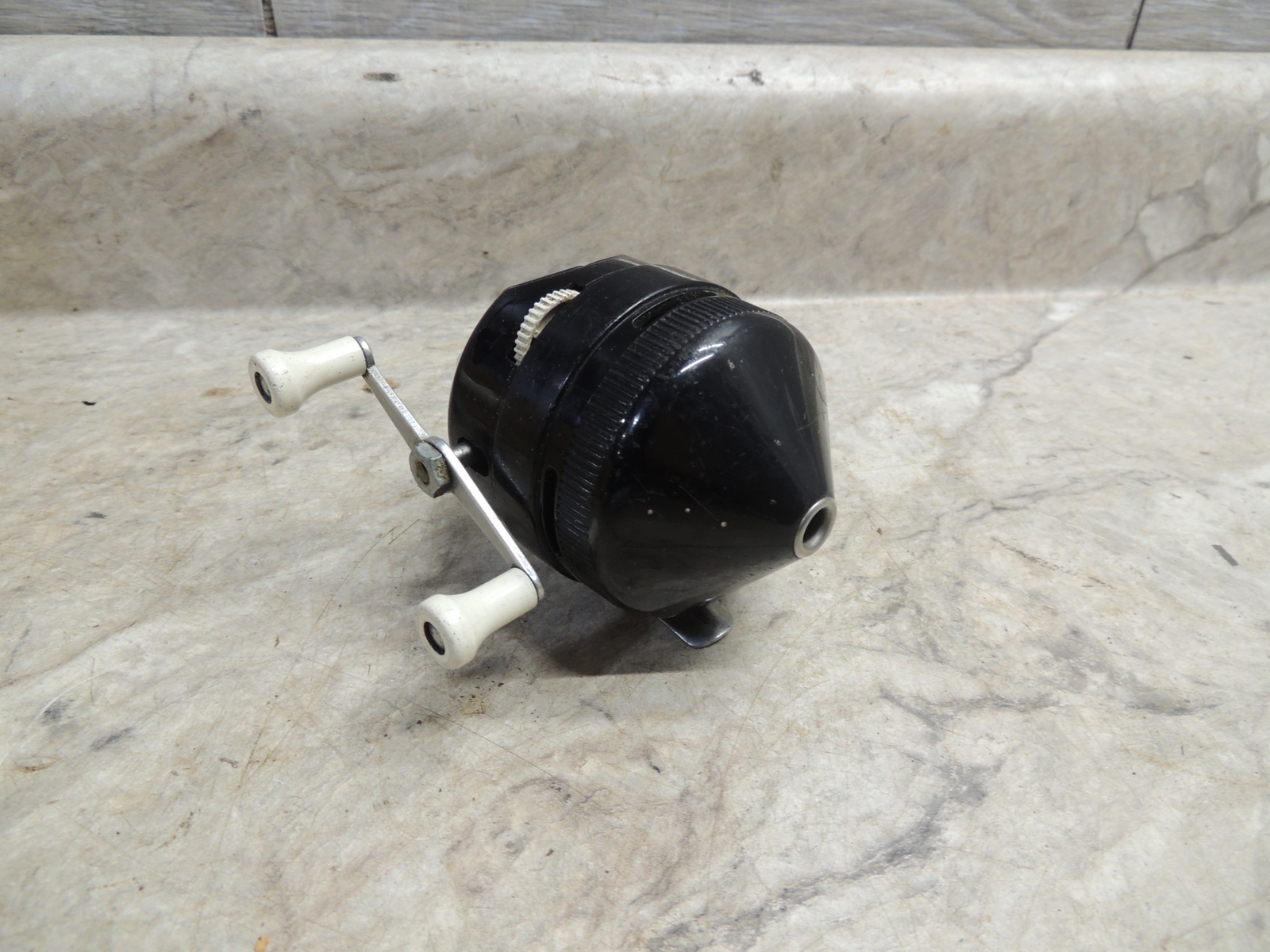 Vintage Black Zebco 202 Closed Face Spinning Reel, Works, Smooth