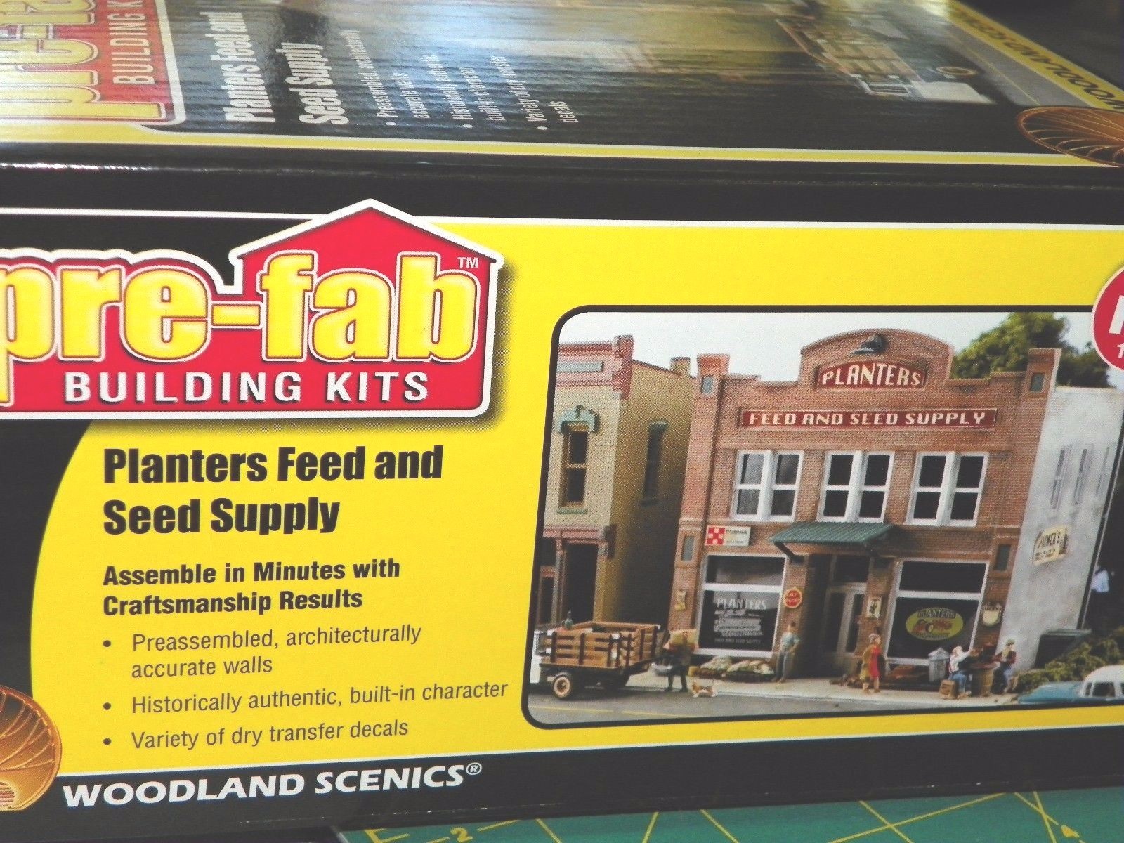Woodland Scenics 'HO' Pre-Fab Bldg Planters Feed & Seed PF5181 NIB