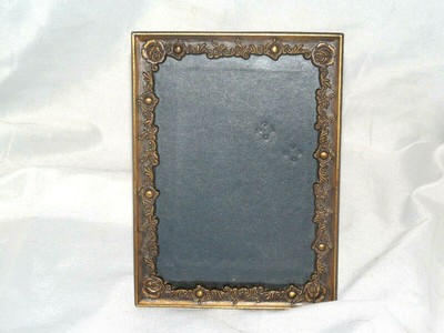 VINTAGE ORNATE CAST BRASS TABLE TOP PICTURE FRAME