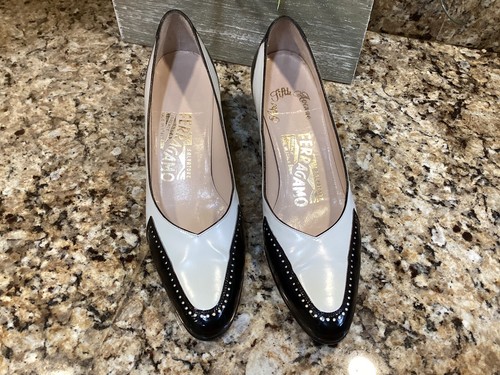 未使用品☆Salvatore Ferragamo ホワイトフラットシューズ フェラガモ VIVA ホワイト レザー フラットシューズ - メルカリ