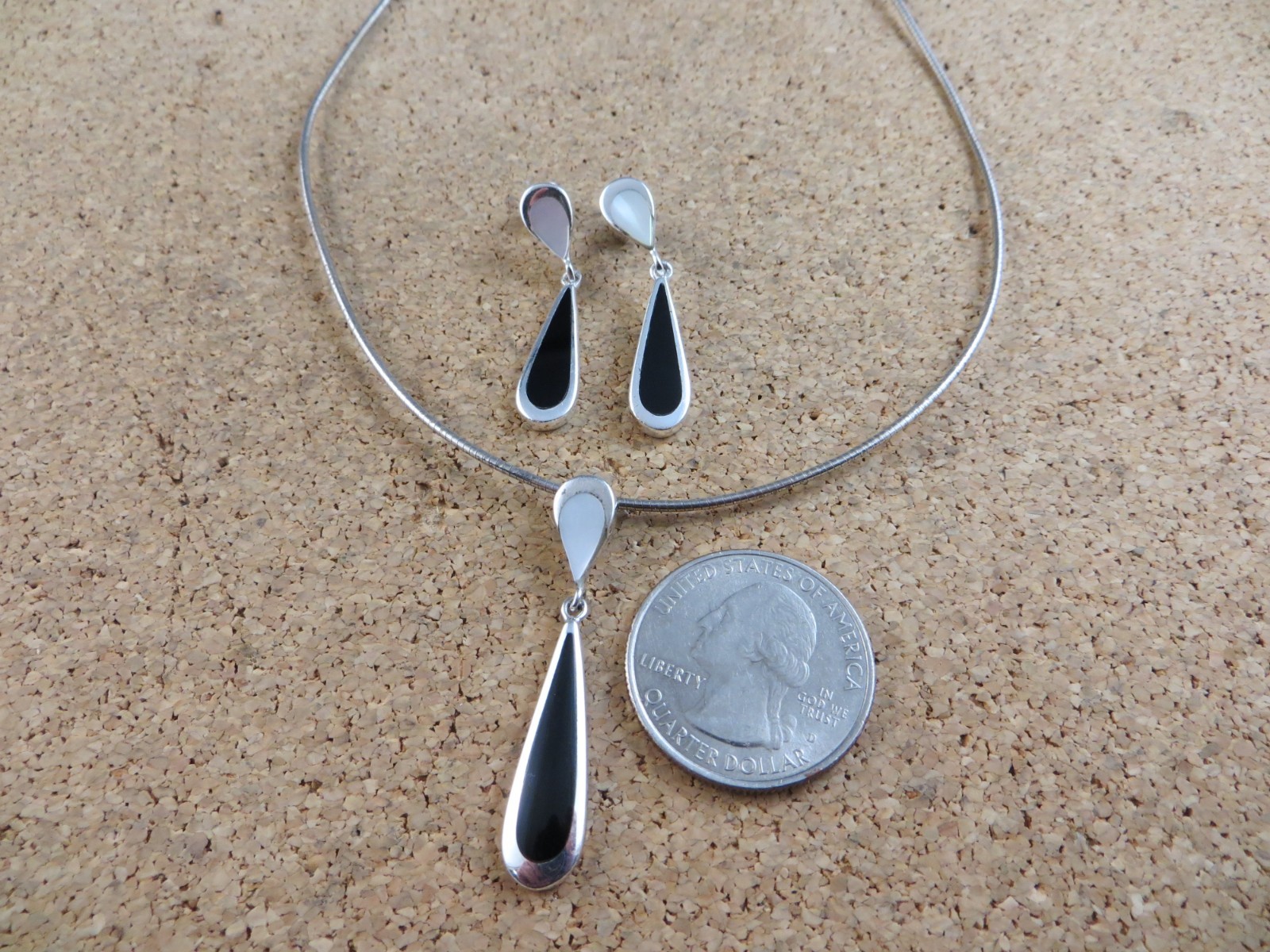 Vintage Onyx MOP Sterling Silver Rigid Wire Choker 15