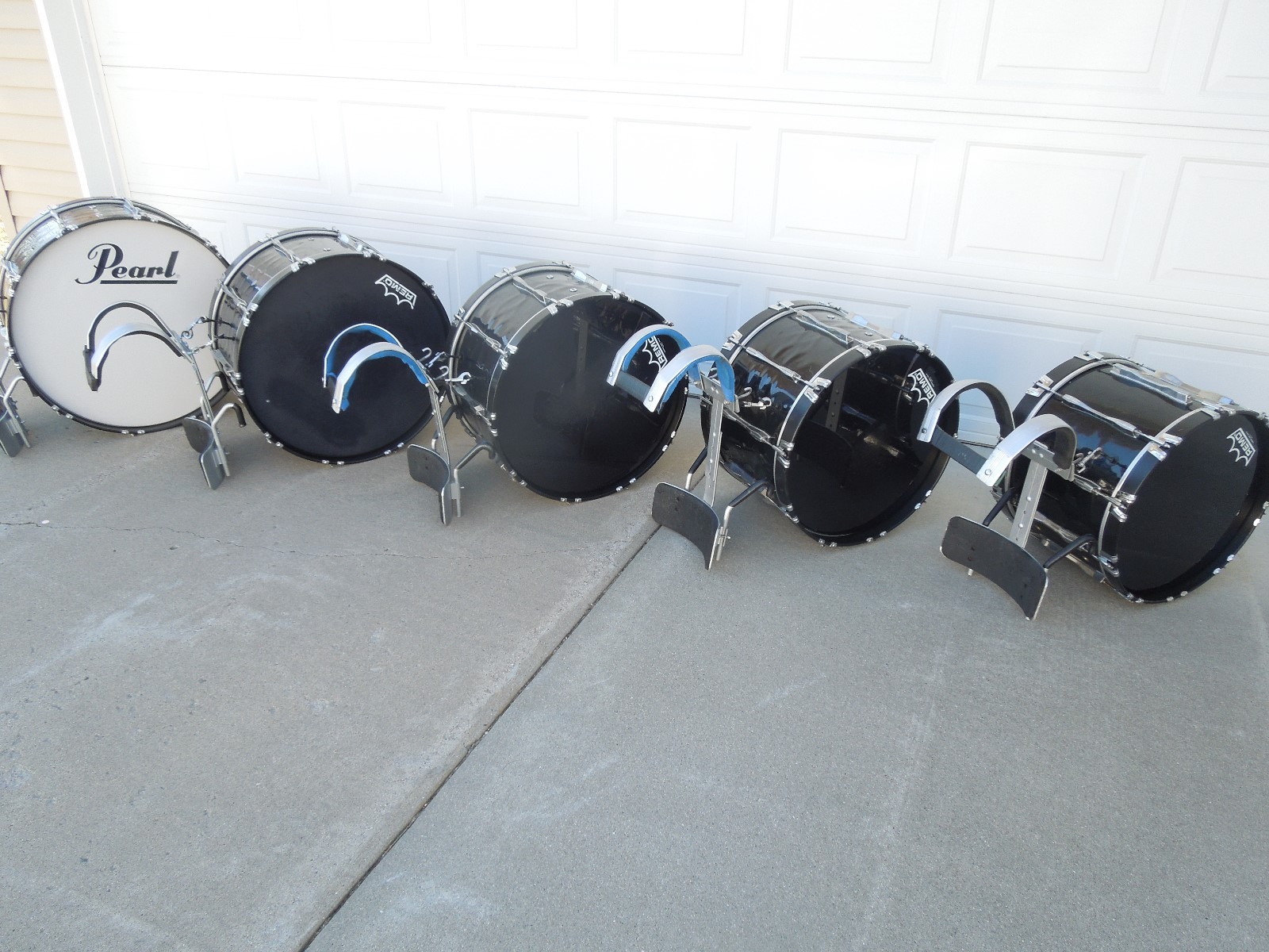 Pearl marching bass drums line 20-22-24-26-28 with FREE carriers included!