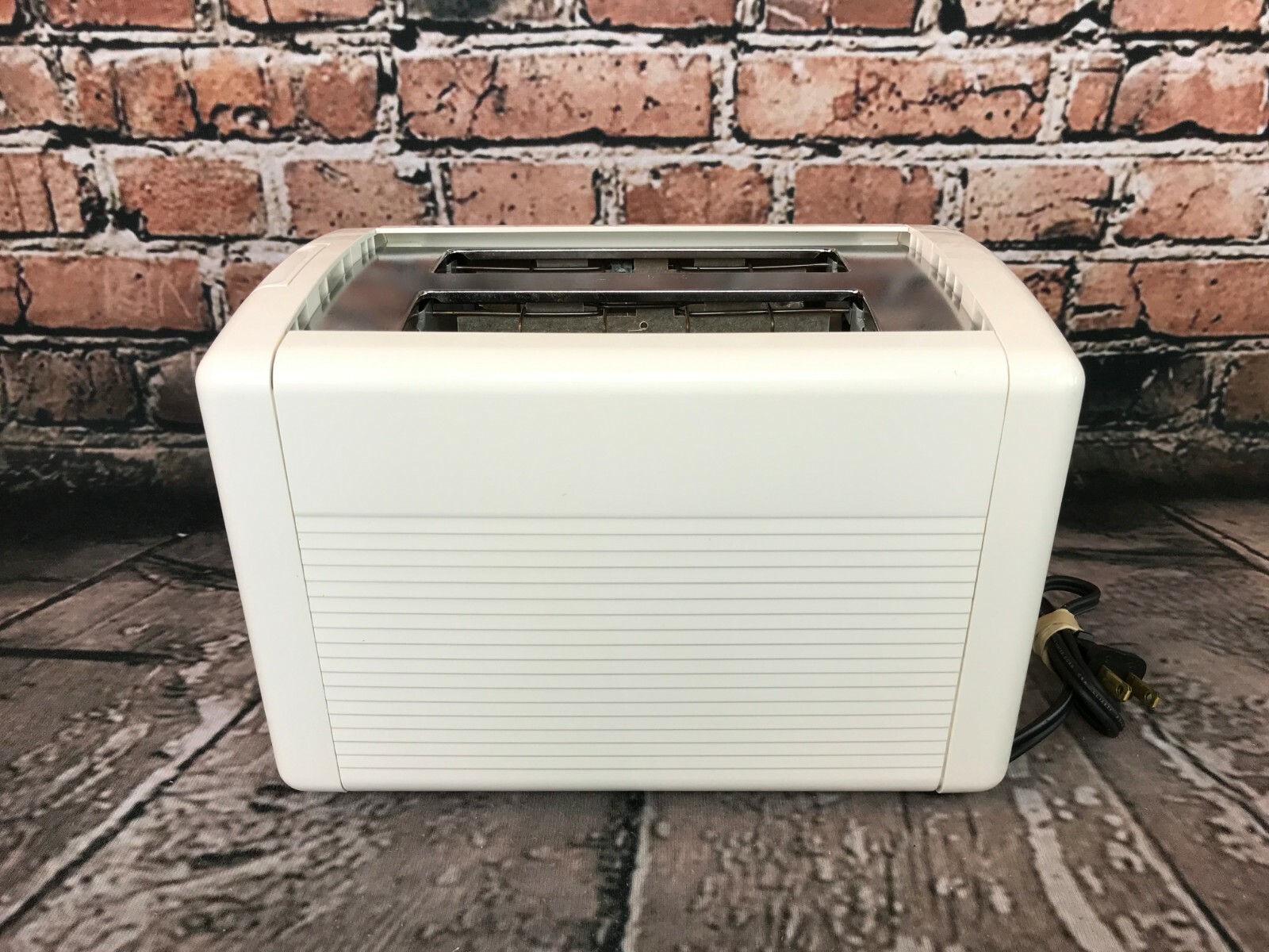 Toastmaster Cool Touch Wide Slot Toaster B1021 - White With Box