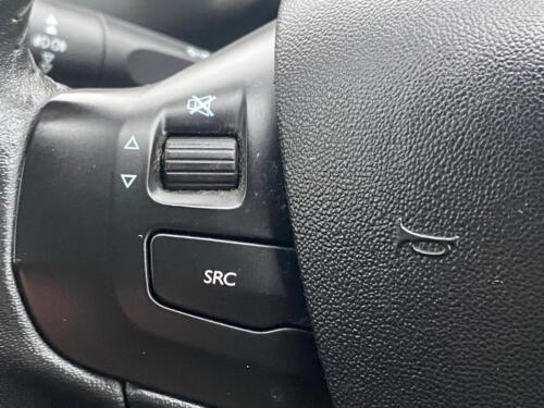 Peugeot 208 image