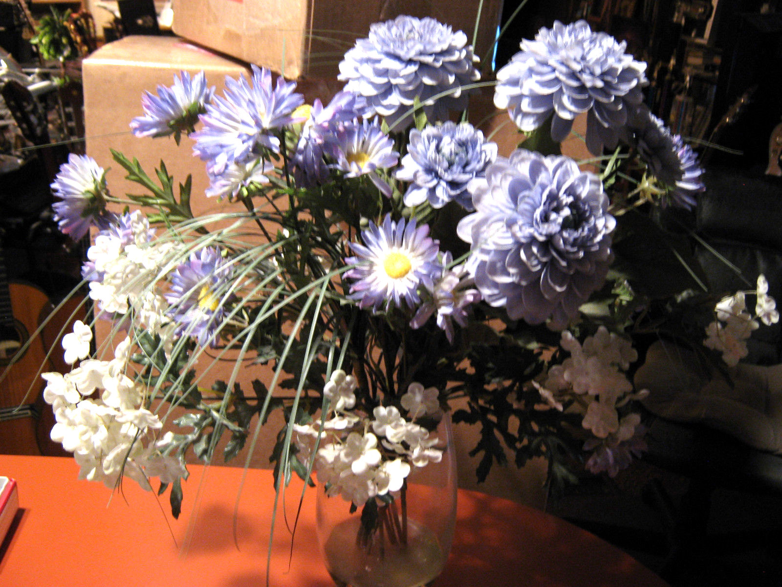 ARTIFICIAL SILK BLUE CARNATION FLOWER ARRANGEMENT w/ Glass Vase