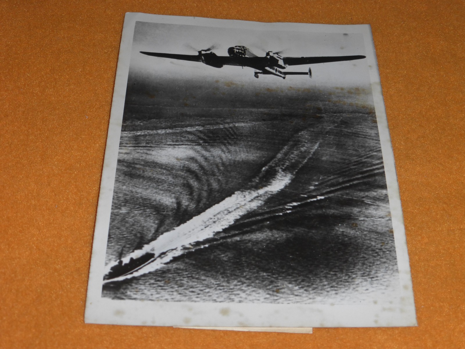 Kampfflugzeug Messerschmitt Bf 109 und Minensuchboote Nordsee Foto 2.WK 1940