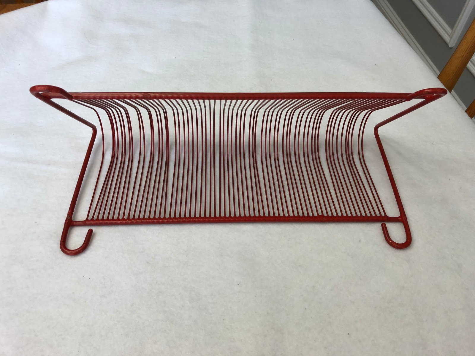 Vintage Red Metal record stand holder holds 60 45 rpm records