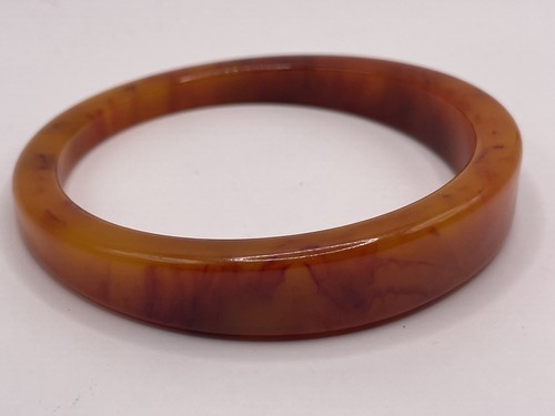 Bakelite Bangles Guide BOOK ベークライトアンティーク Bakelite Bangles: Price & Identification Guide by Karima