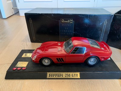 REVELL 1/12 SCALE FERRARI 250 GTO Red W Stand BOX RARE MODEL Car 8850 ‘64 1:12