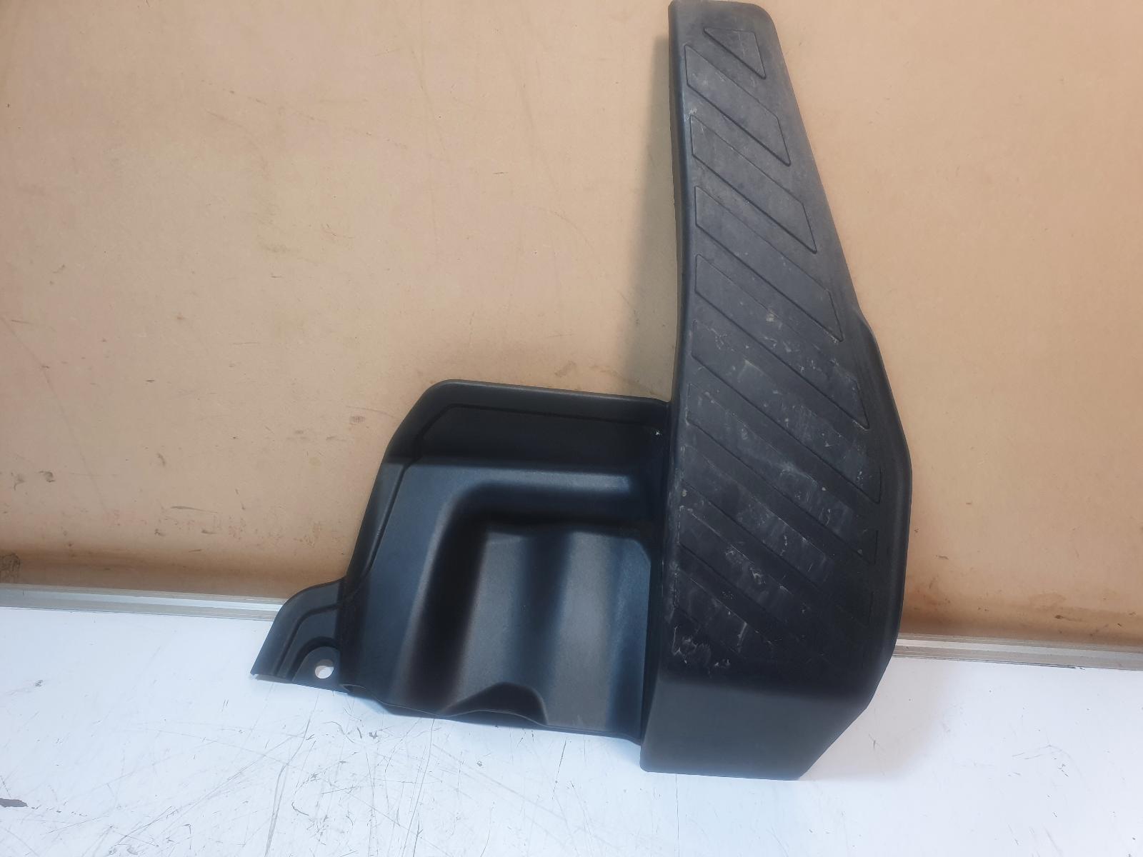 2016 Audi A3 FOOT REST TRIM 05/13-10/20 8V2863129A image 2