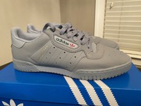 yeezy powerphase grau
