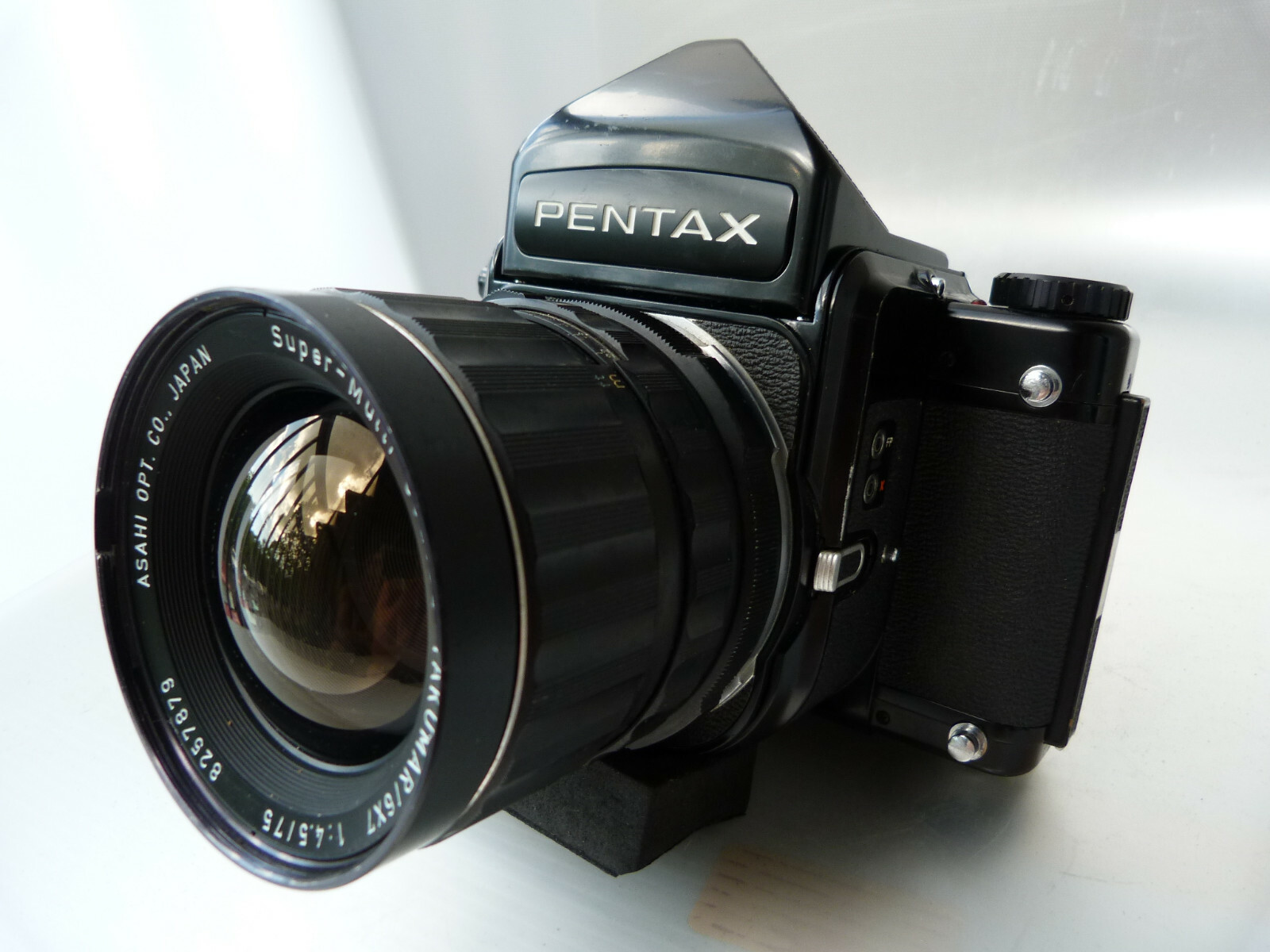 フィルムカメラ PENTAX 67 SUPER TAKUMAR 6x7 1:4.5 75 PENTAX 67 TTL / smc TAKUMAR 6×7 105mm F2.4 木製グリップ付