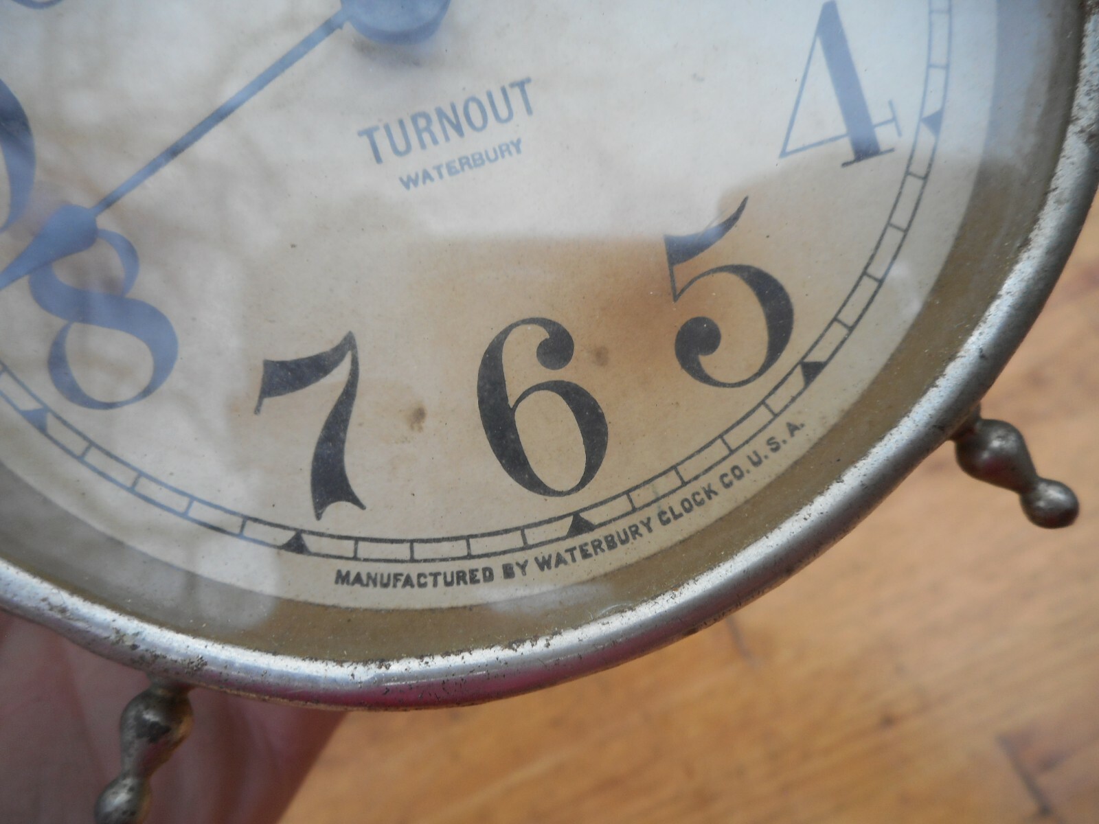 VINTAGE 1910 WATERBURY TURNOUT TOP BELL ALARM CLOCK PEG LEG WORKS GREAT