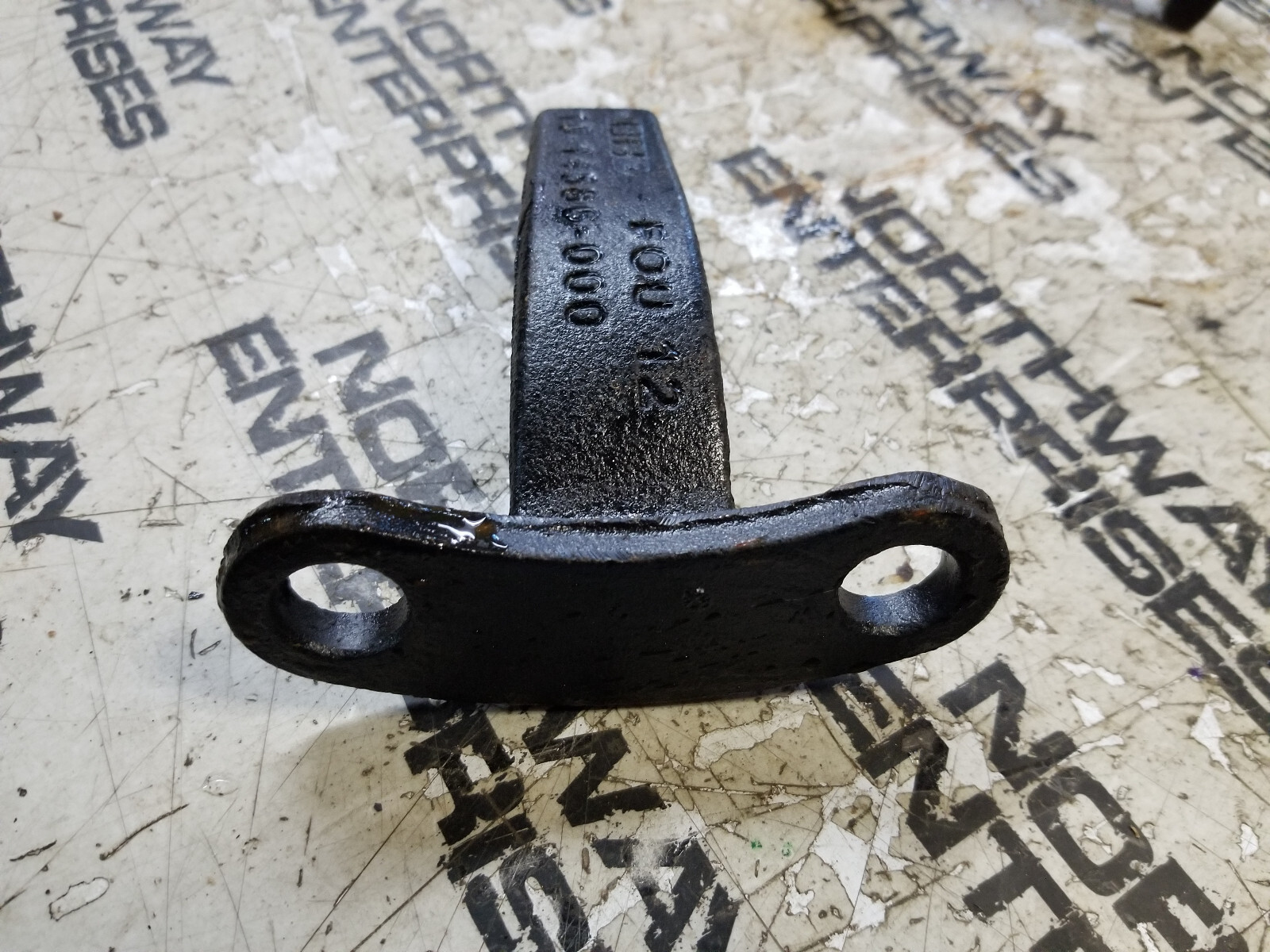 FREIGHTLINER 16-14586-000 - Beam Axle Seat | eBay