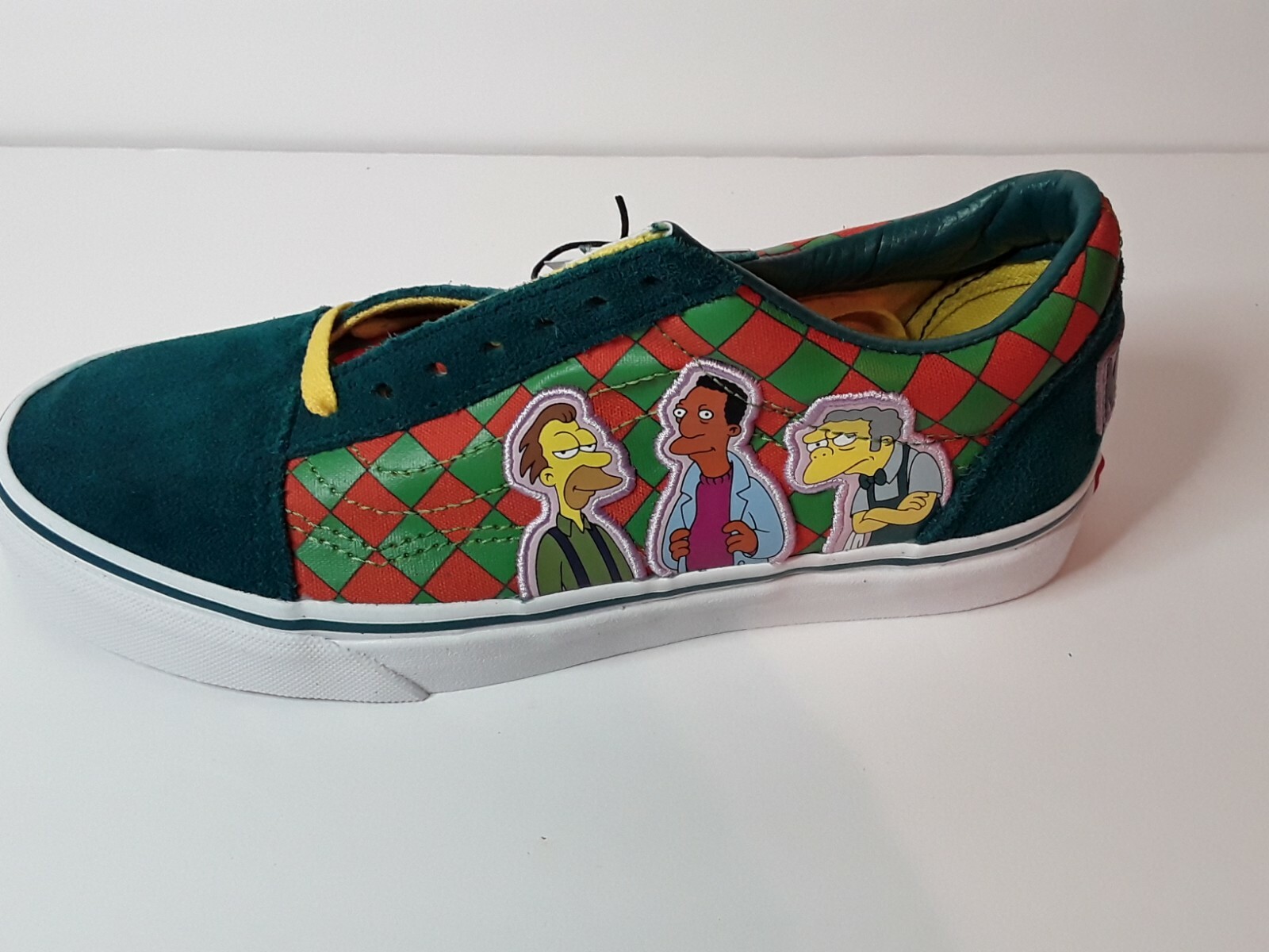 moe's tavern shoes