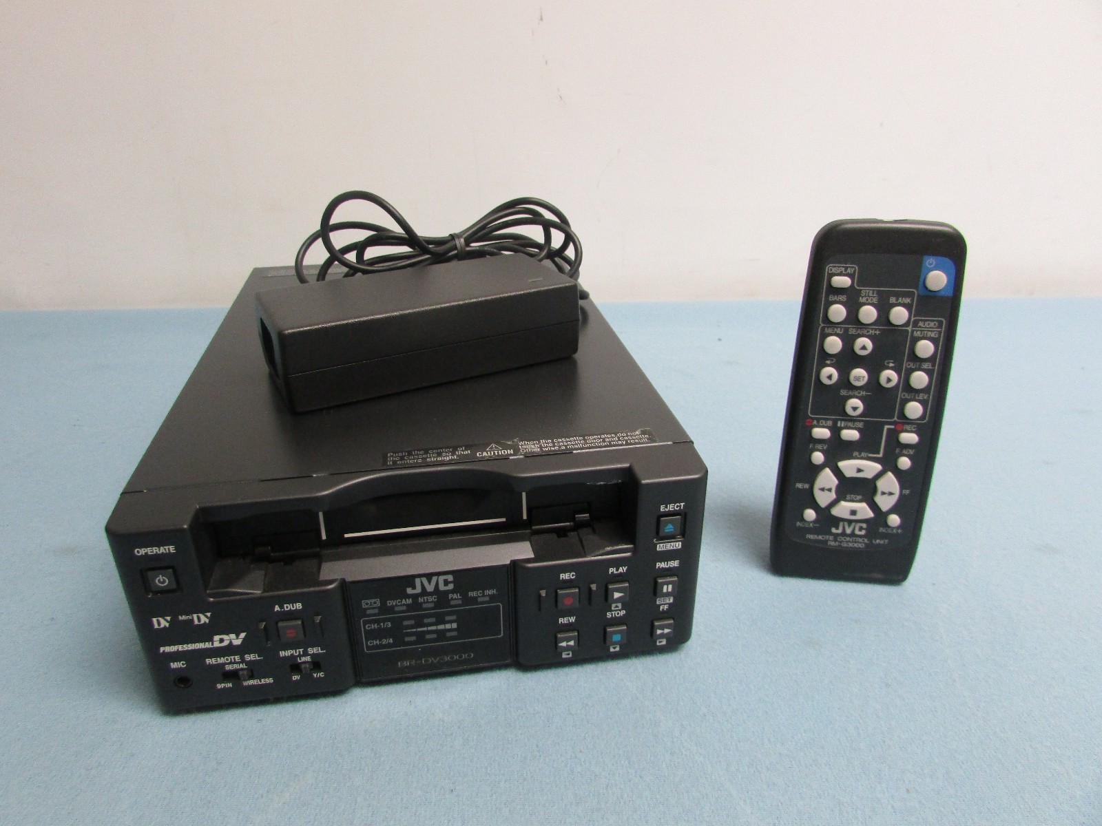 JVC BR-DV3000 Video Cassette Recorder w/Remote (C14D) Pre-Owned. ONLY 121 Hours.