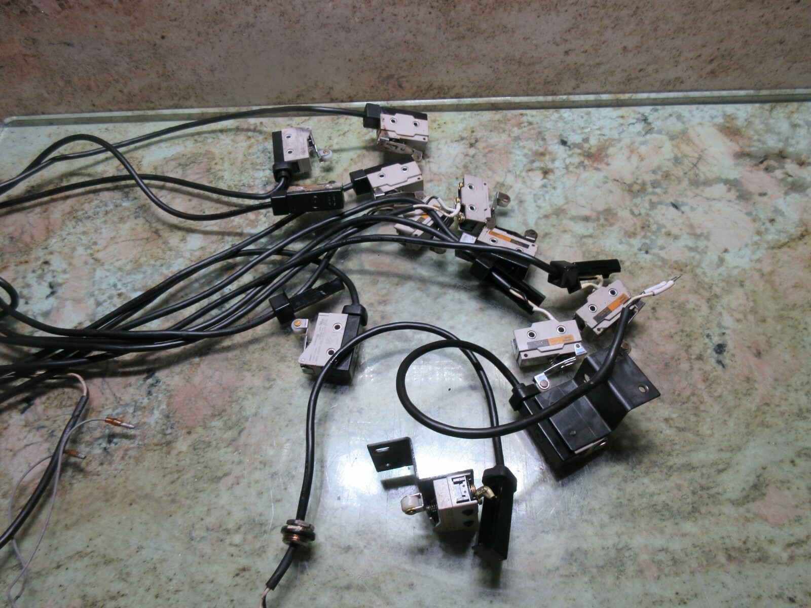 LAD1-DC5V Omron  100個セット LAD1-DC5V Omron 100個セット LAD1-DC5V Omron 100個セット