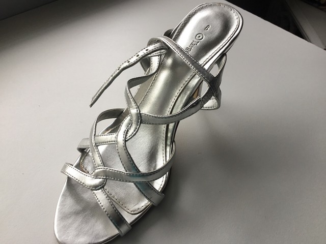 ladies silver shoes size 8