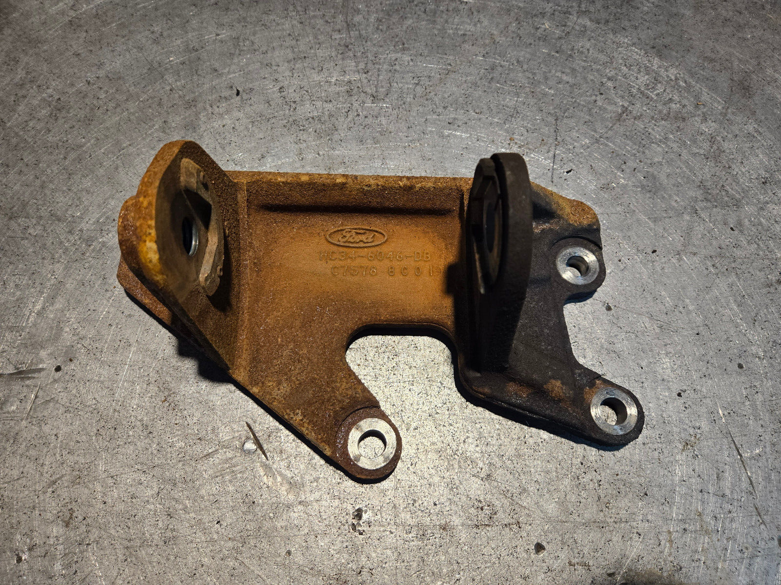 RH Engine Mount hc34-6046-db 6.7L FORD POWERSTROKE - Picture 1 of 4