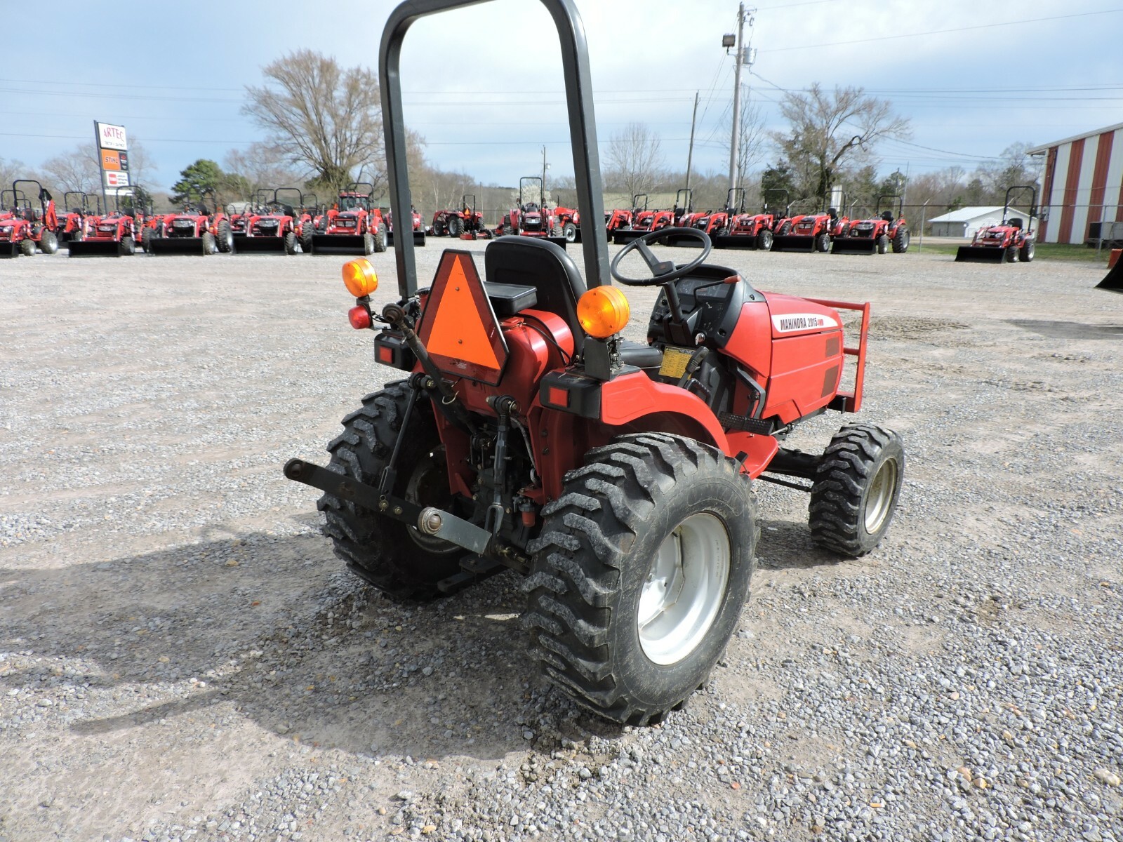 2005 MAHINDRA 2015 TRACTOR  - 4WD - GREAT CONDITION!!