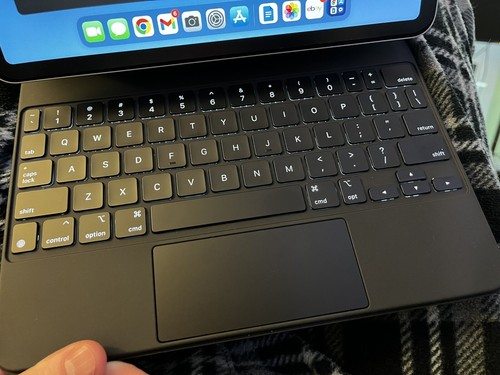 Apple MXQT2LL/A Magic Keyboard for iPad Pro 11 Apple MXQT2LL/A Magic Keyboard for iPad Pro 11